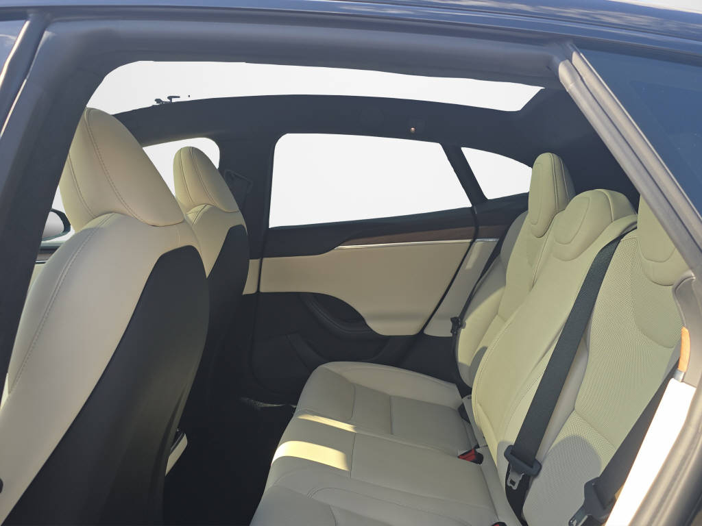 TESLA Model S-image-14