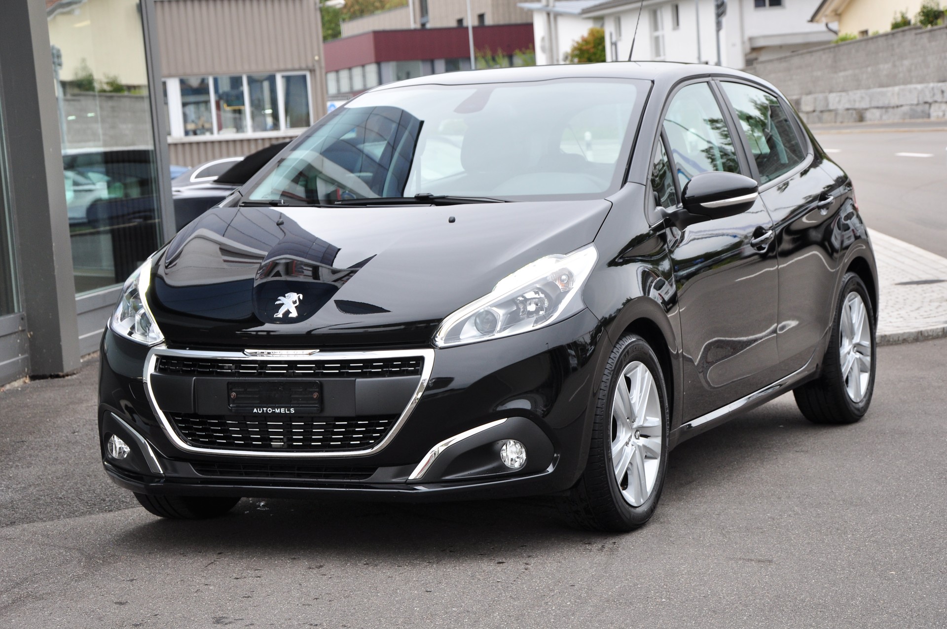 PEUGEOT 208 1.2 PureTech Signature-image-11