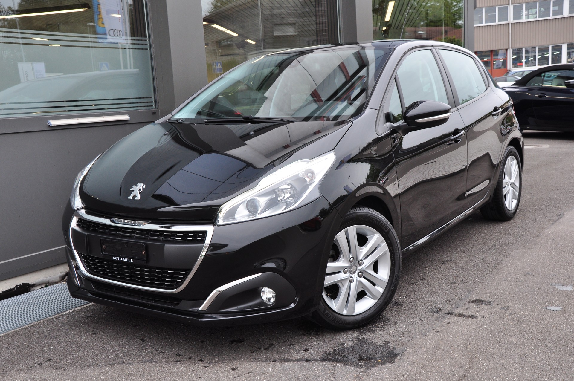 PEUGEOT 208 1.2 PureTech Signature-image-3