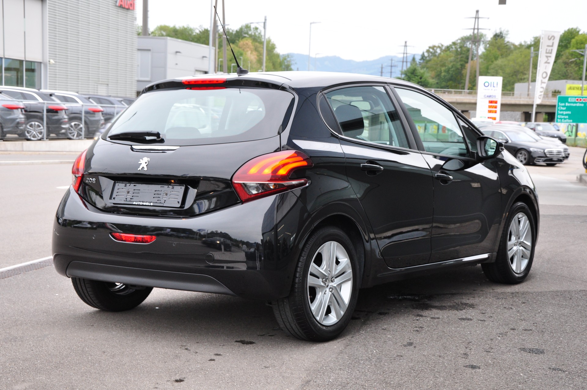 PEUGEOT 208 1.2 PureTech Signature-image-8