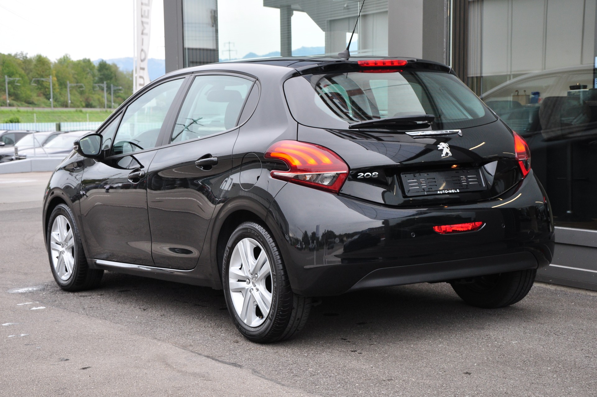 PEUGEOT 208 1.2 PureTech Signature-image-7