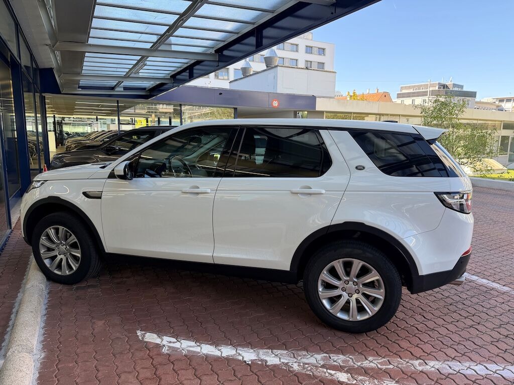 LAND ROVER Discovery Sport 2.0 TD4 SE AT9-image-3