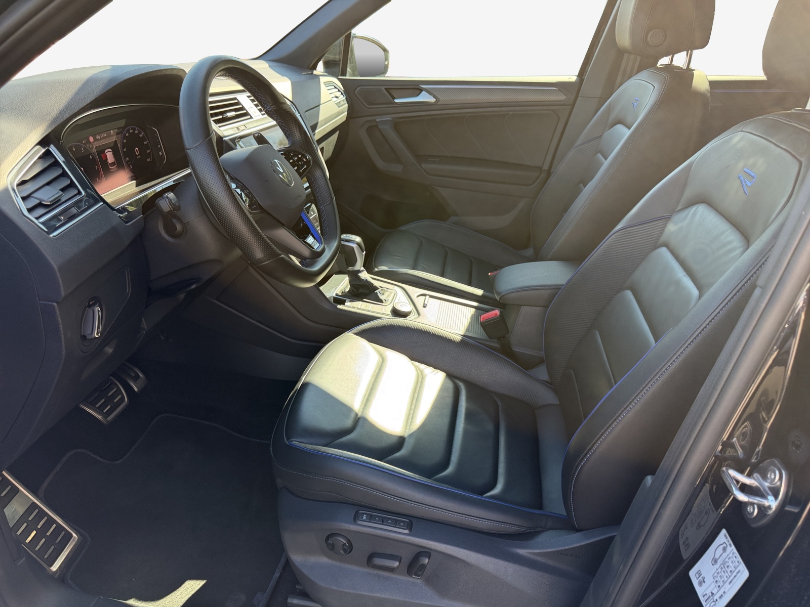 VW Tiguan 2.0TSI R 4Motion DSG-image-7