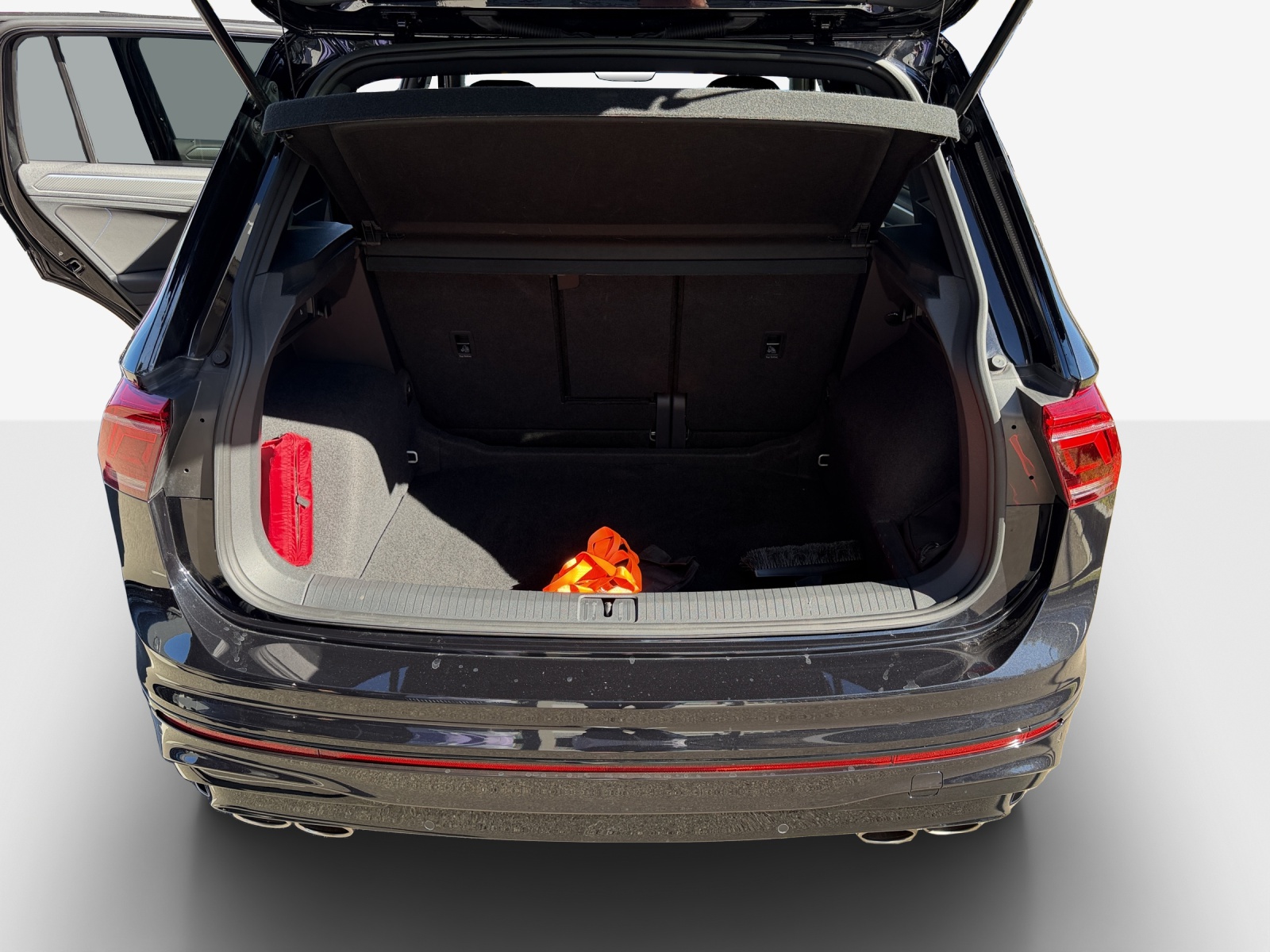 VW Tiguan 2.0TSI R 4Motion DSG-image-12