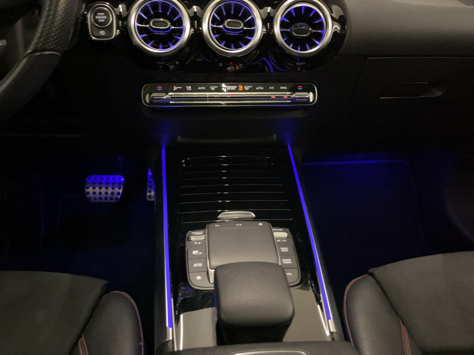 MERCEDES-BENZ GLA-Klasse H247 GLA 250 AMG Line 4matic-image-11