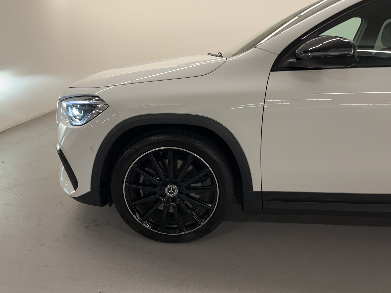 MERCEDES-BENZ GLA-Klasse H247 GLA 250 AMG Line 4matic-image-16