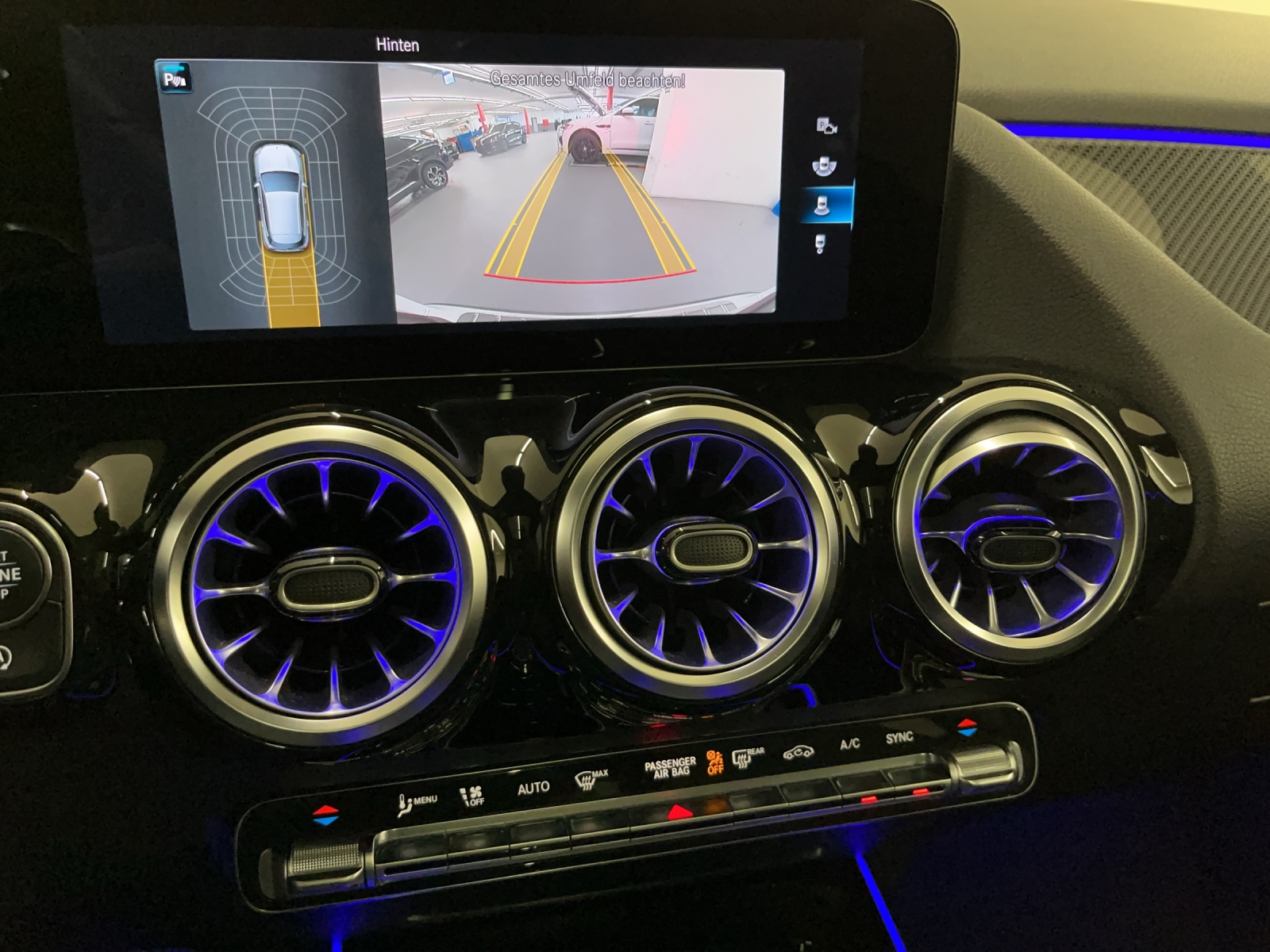 MERCEDES-BENZ GLA-Klasse H247 GLA 250 AMG Line 4matic-image-10