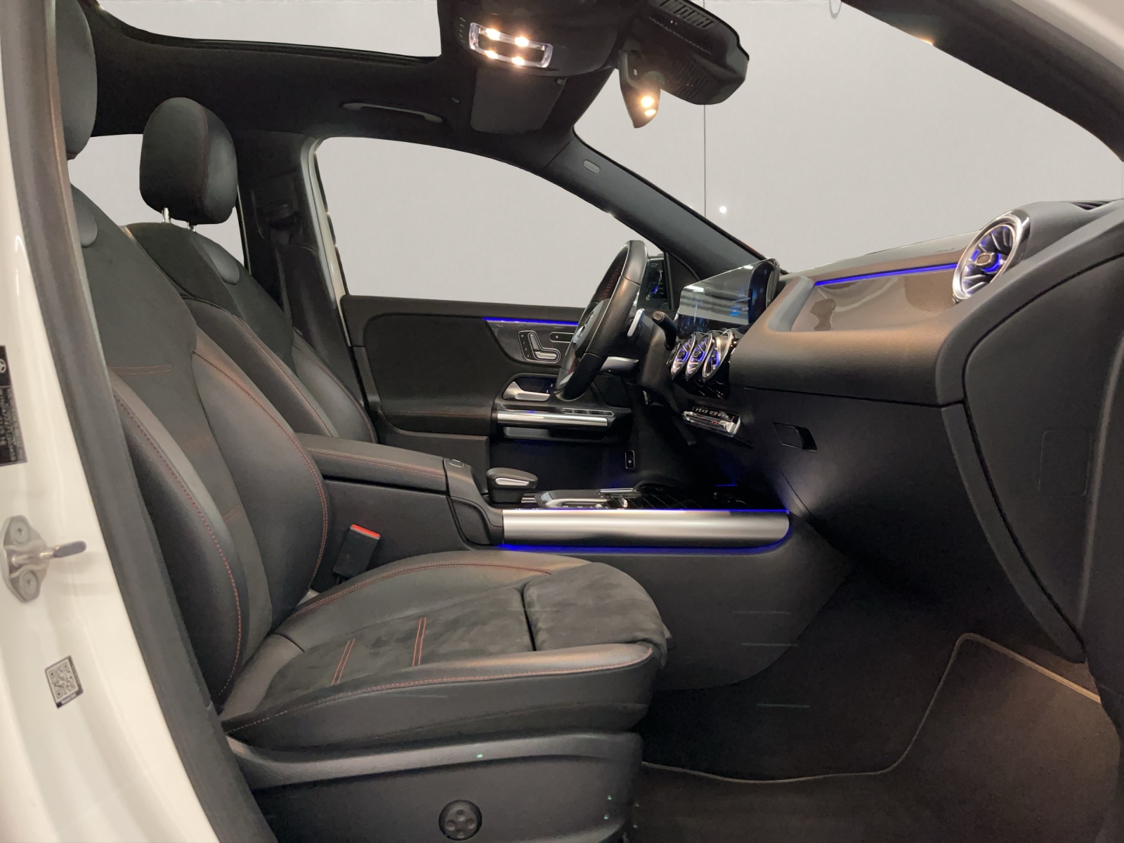 MERCEDES-BENZ GLA-Klasse H247 GLA 250 AMG Line 4matic-image-12