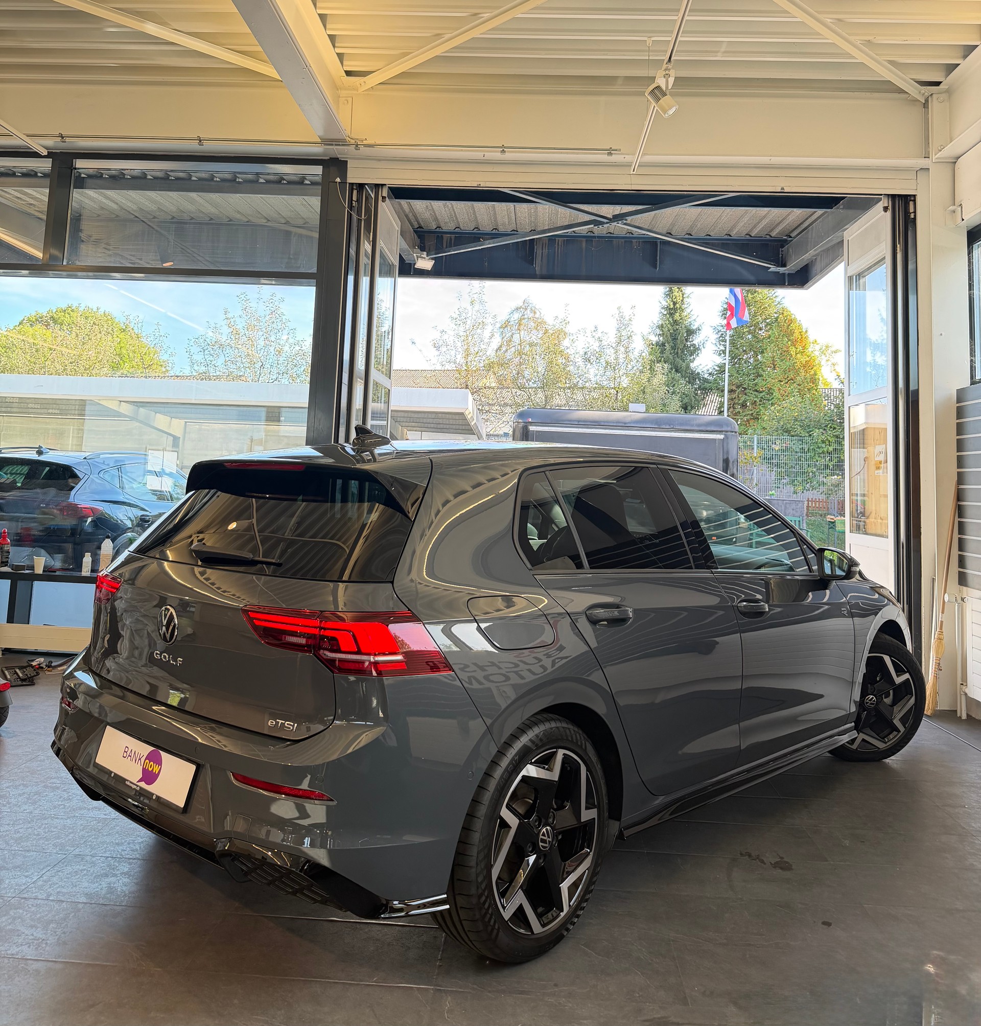 VW Golf VIII 1.5 eTSI R-Line DSG-image-3