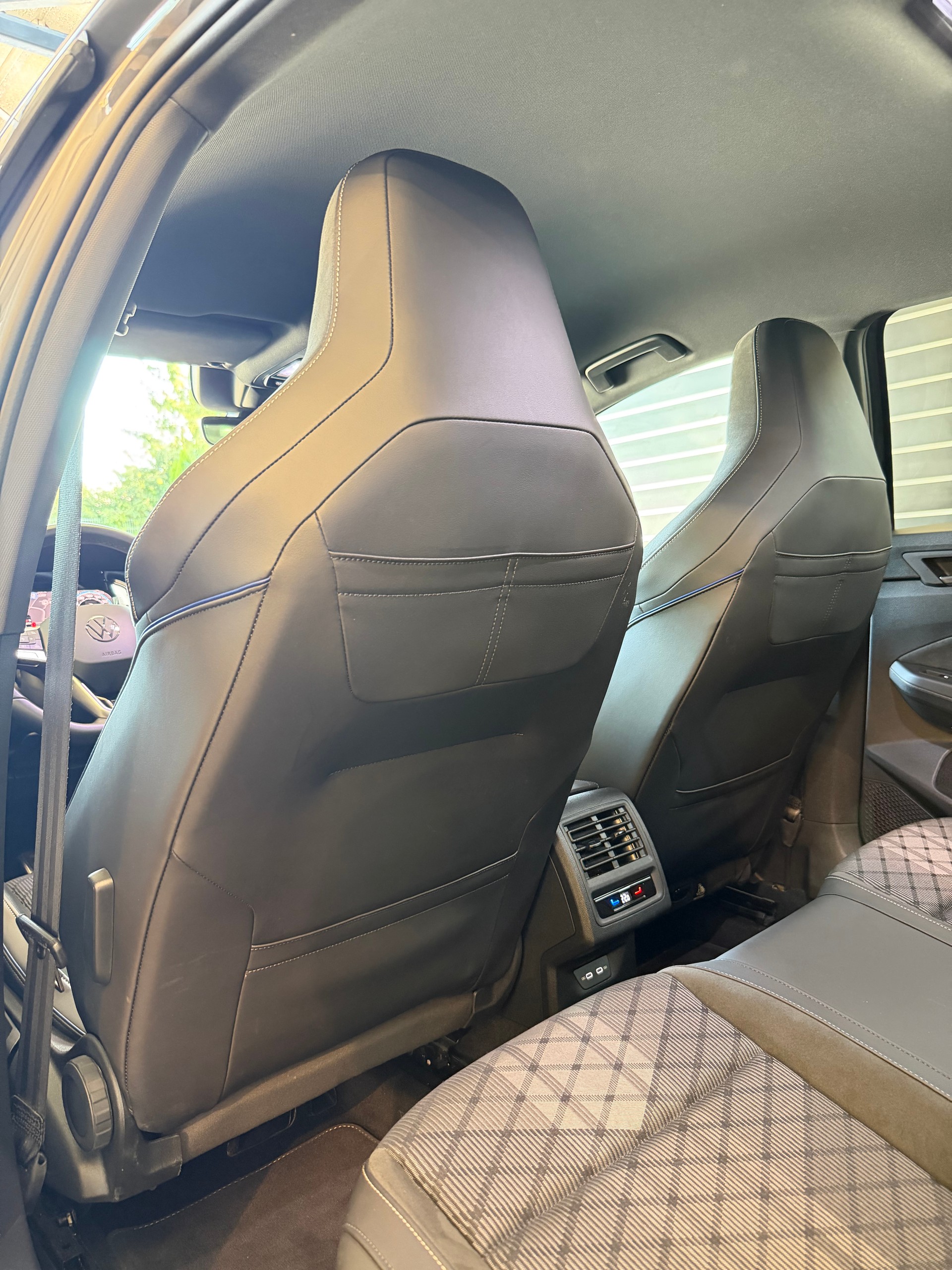 VW Golf VIII 1.5 eTSI R-Line DSG-image-7