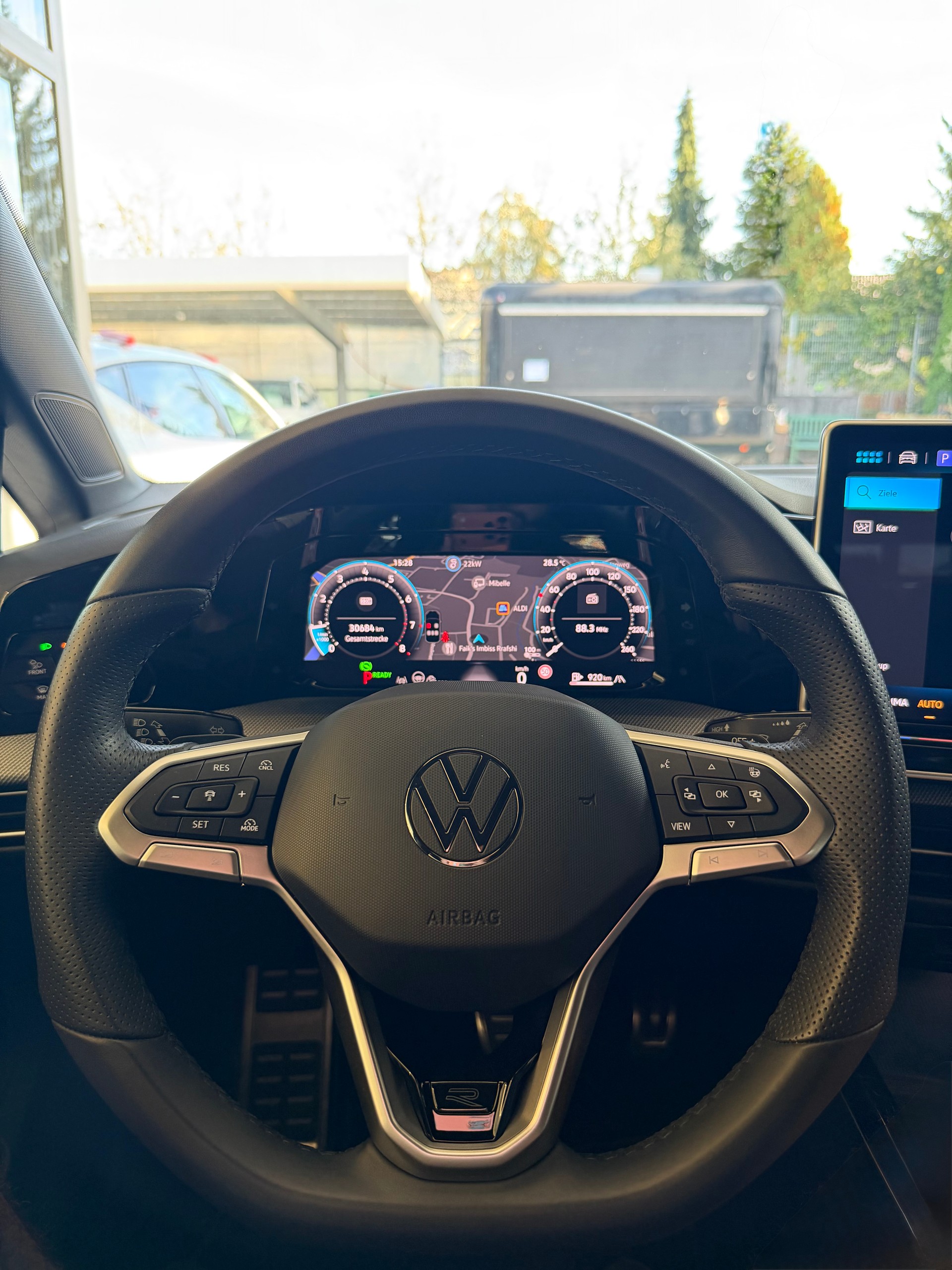 VW Golf VIII 1.5 eTSI R-Line DSG-image-10