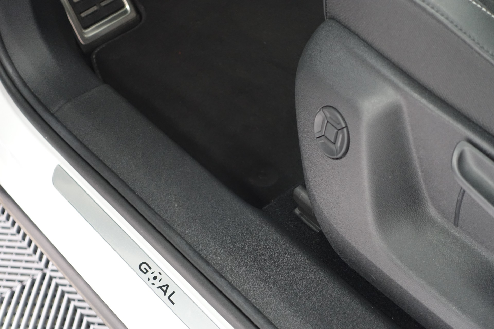VW Tiguan 2.0 TSI Goal DSG 4motion-image-17