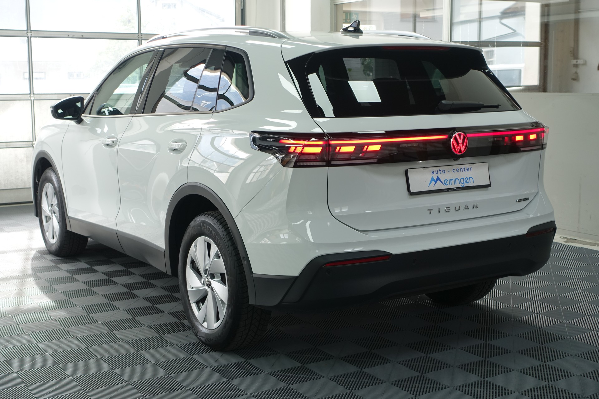 VW Tiguan 2.0 TSI Goal DSG 4motion-image-4