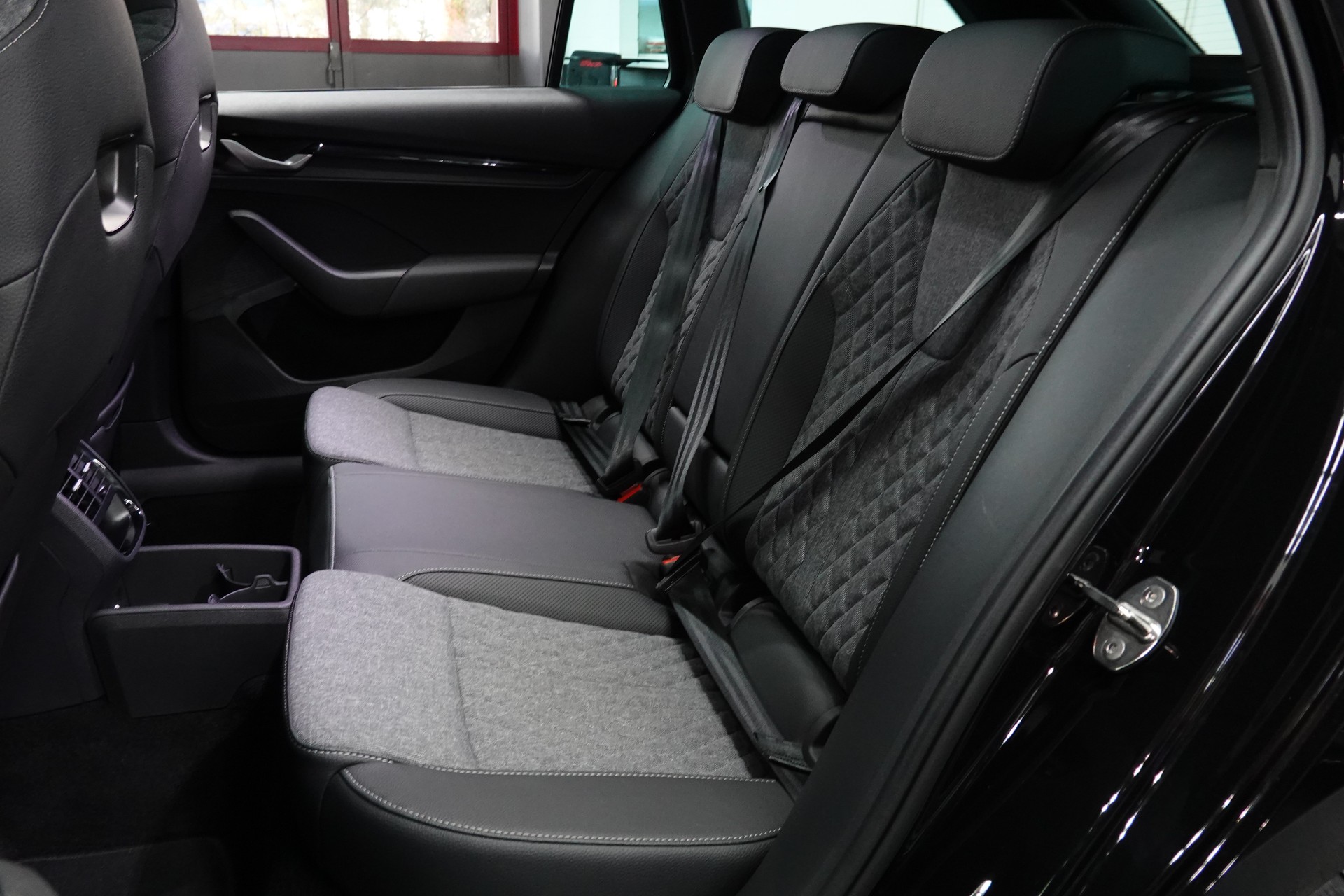 SKODA OCTAVIA COMBI 2.0 TSI DSG BLACK SPORT LINE 4x4-image-35