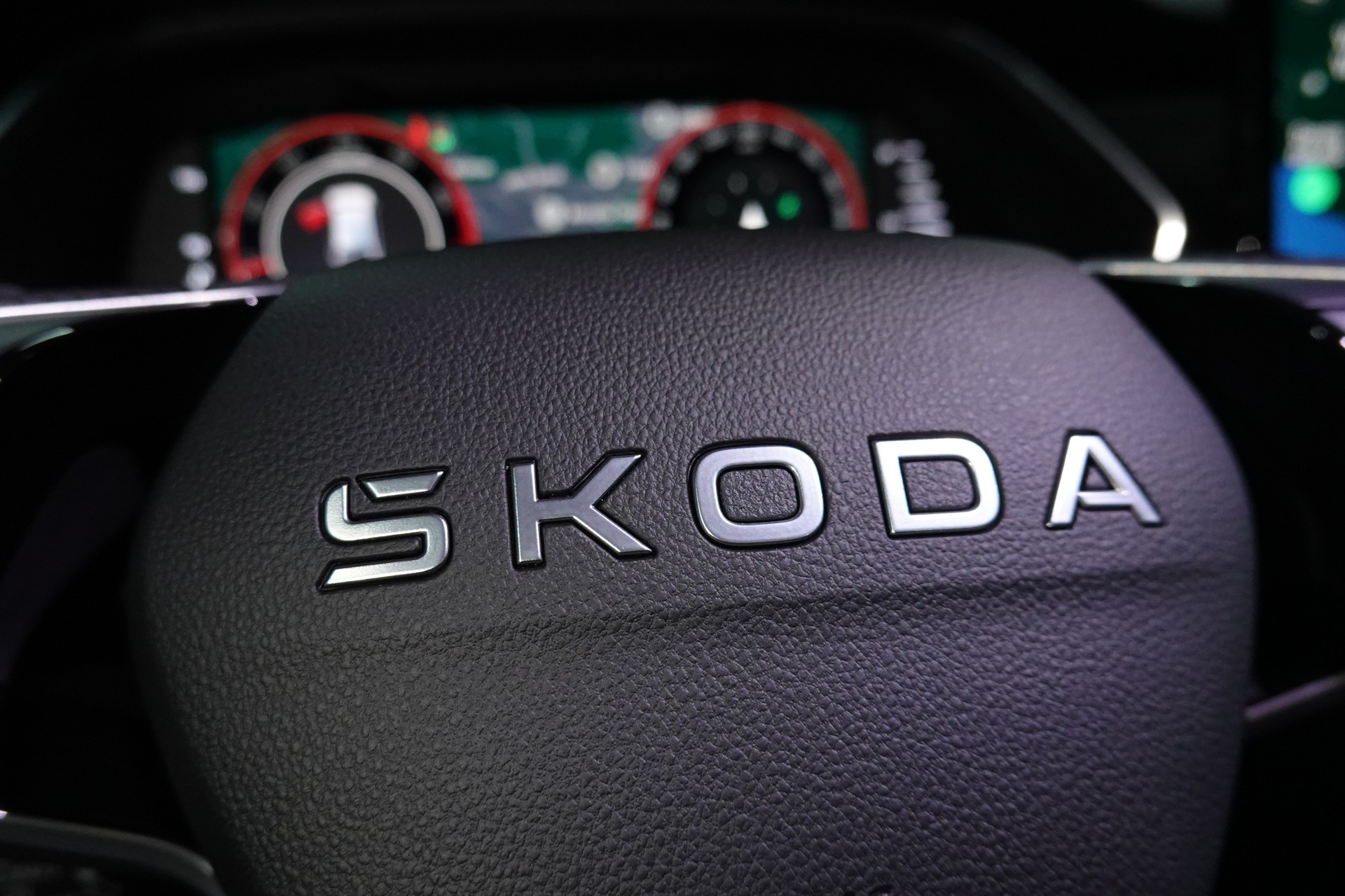 SKODA OCTAVIA COMBI 2.0 TSI DSG BLACK SPORT LINE 4x4-image-31