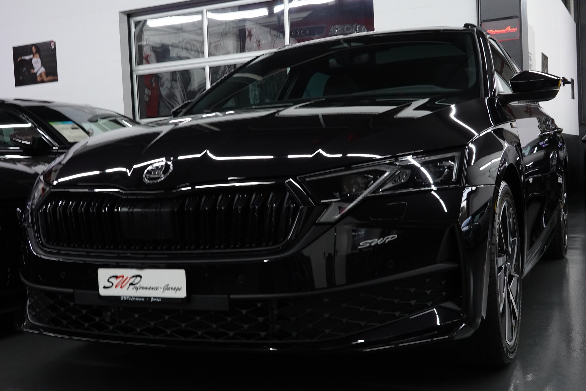SKODA OCTAVIA COMBI 2.0 TSI DSG BLACK SPORT LINE 4x4-showroom-element-3