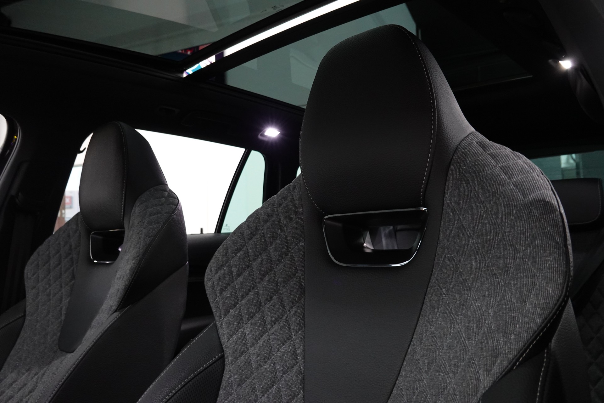 SKODA OCTAVIA COMBI 2.0 TSI DSG BLACK SPORT LINE 4x4-image-33