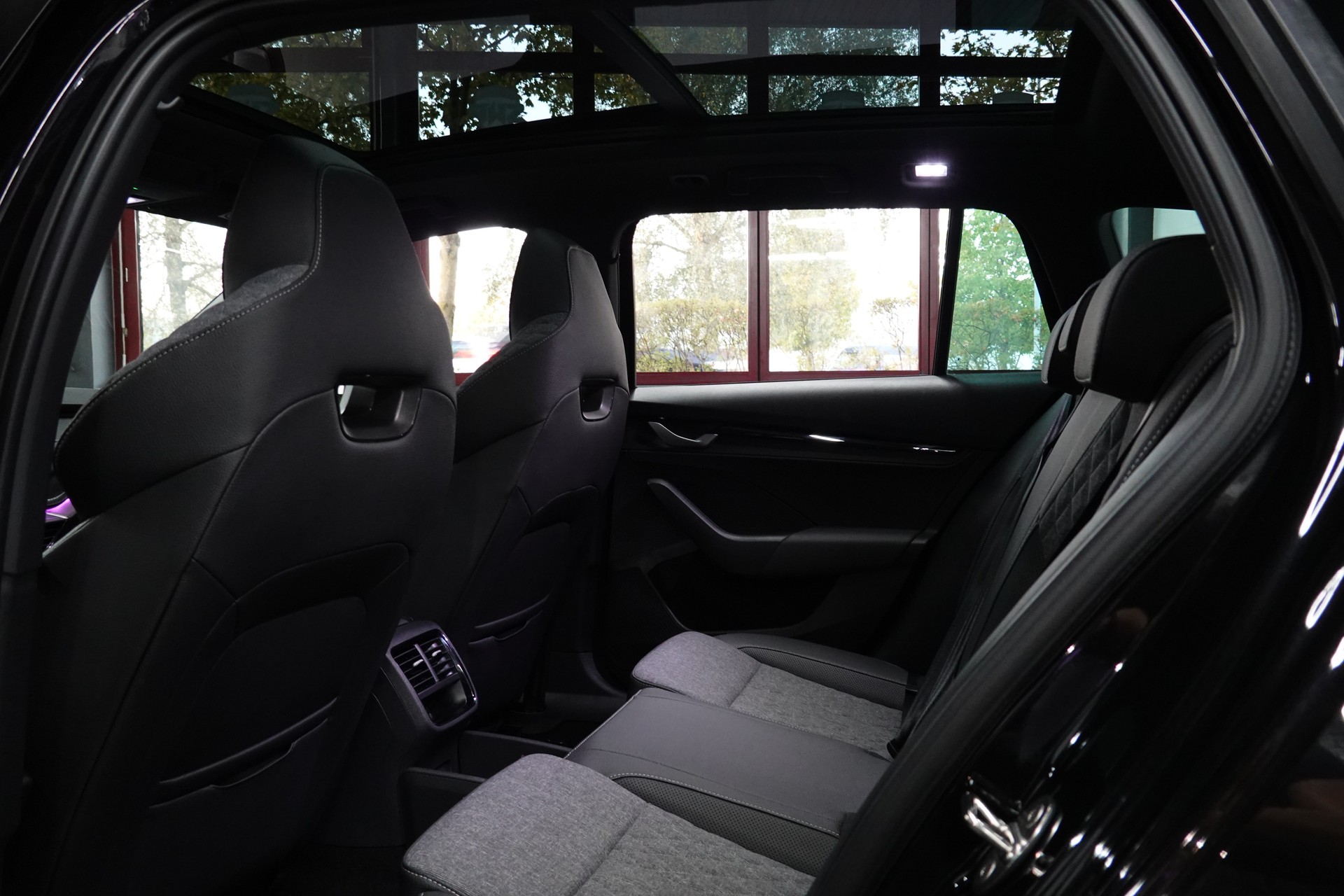 SKODA OCTAVIA COMBI 2.0 TSI DSG BLACK SPORT LINE 4x4-image-36