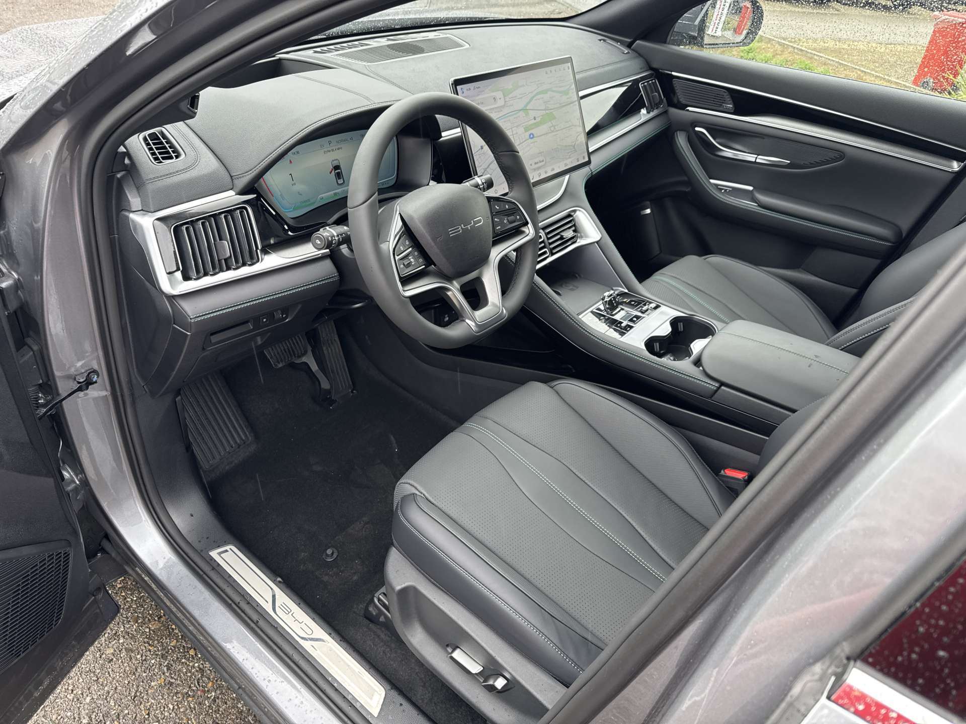 BYD Seal U DM-i Design AWD 324PS Automat-image-4