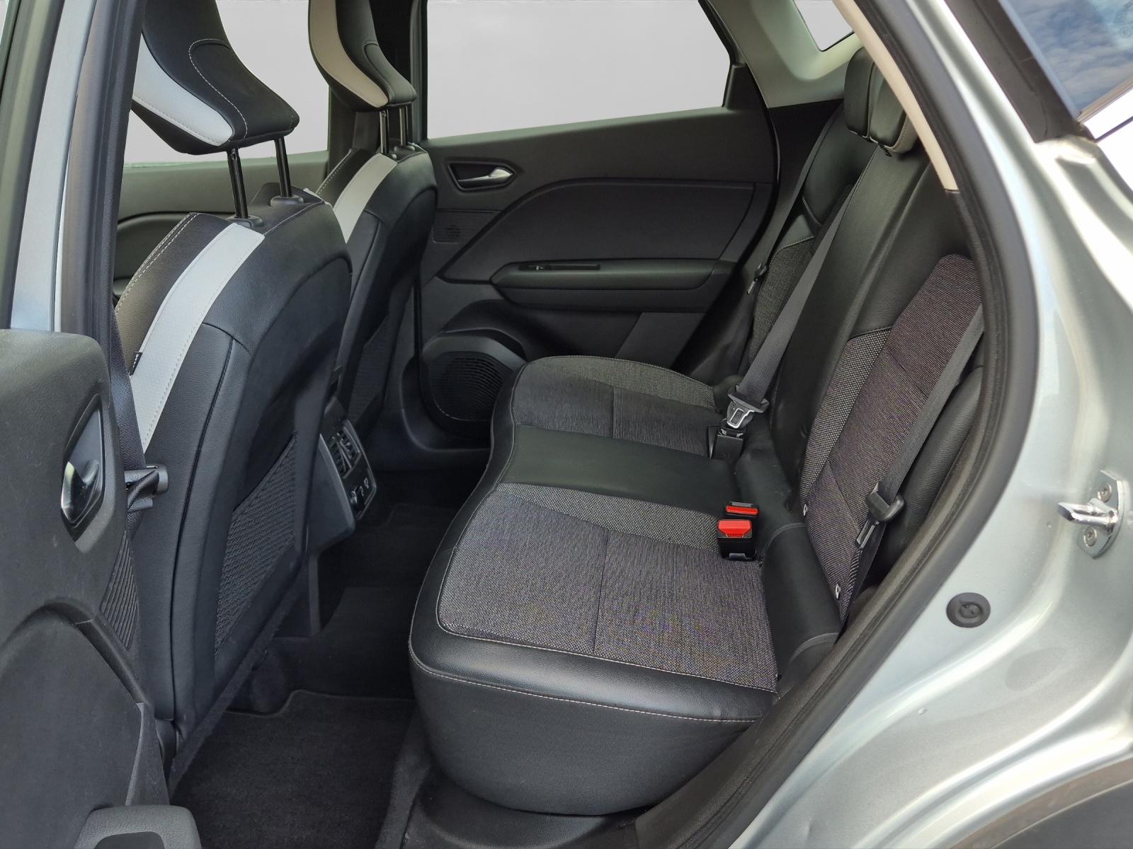 RENAULT Captur 1.0 TCe Intens-image-6