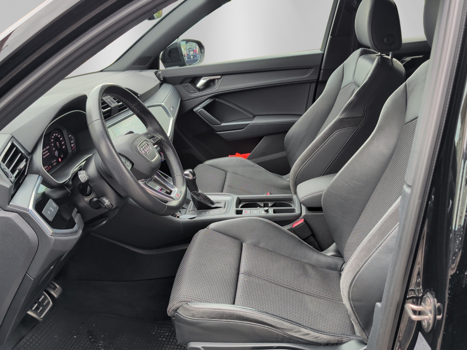 AUDI Q3 35 TFSI S line Attraction S-tronic-image-8