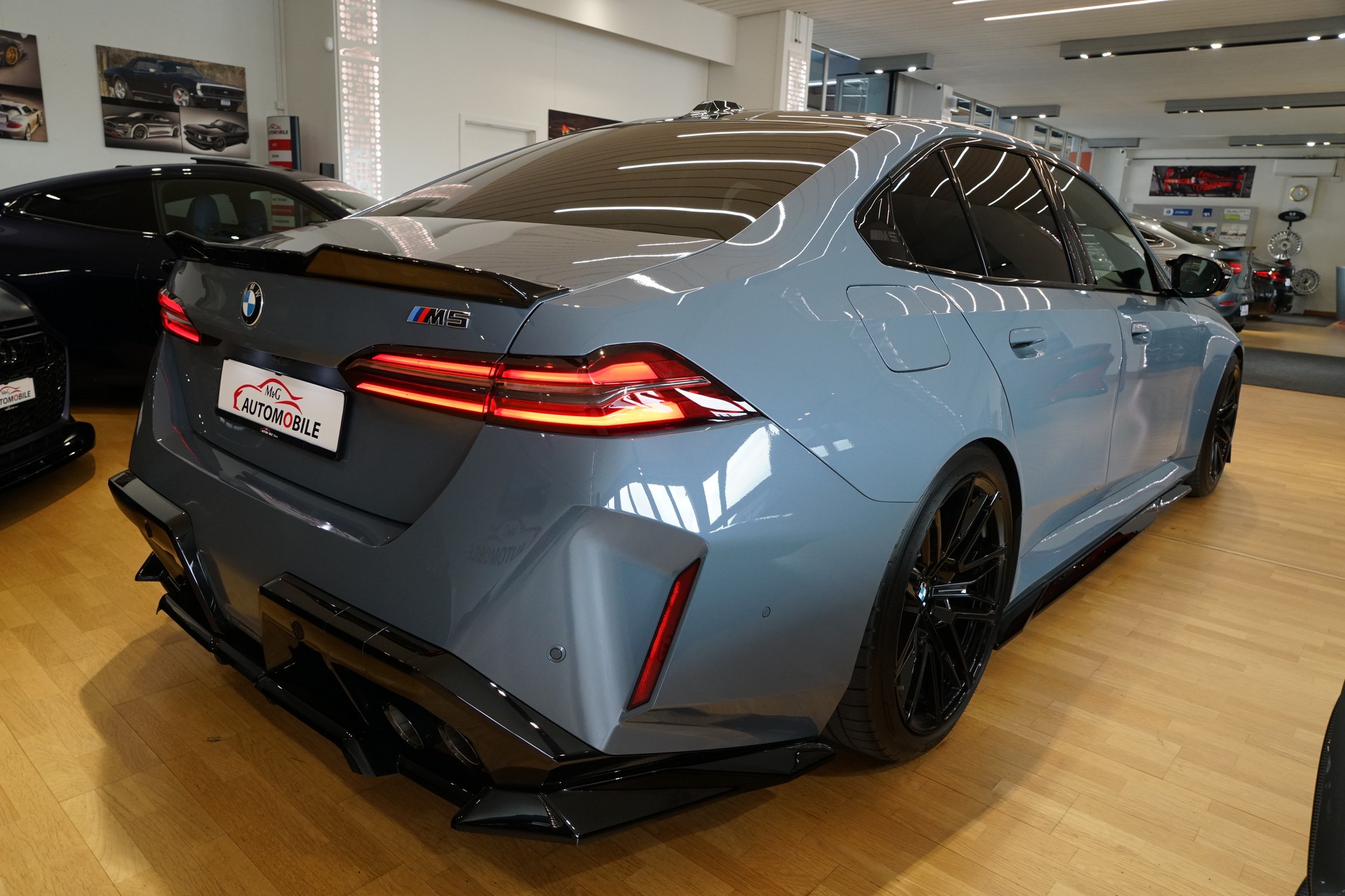 BMW M5 xDrive Touring Individual Storm Bay-image-8