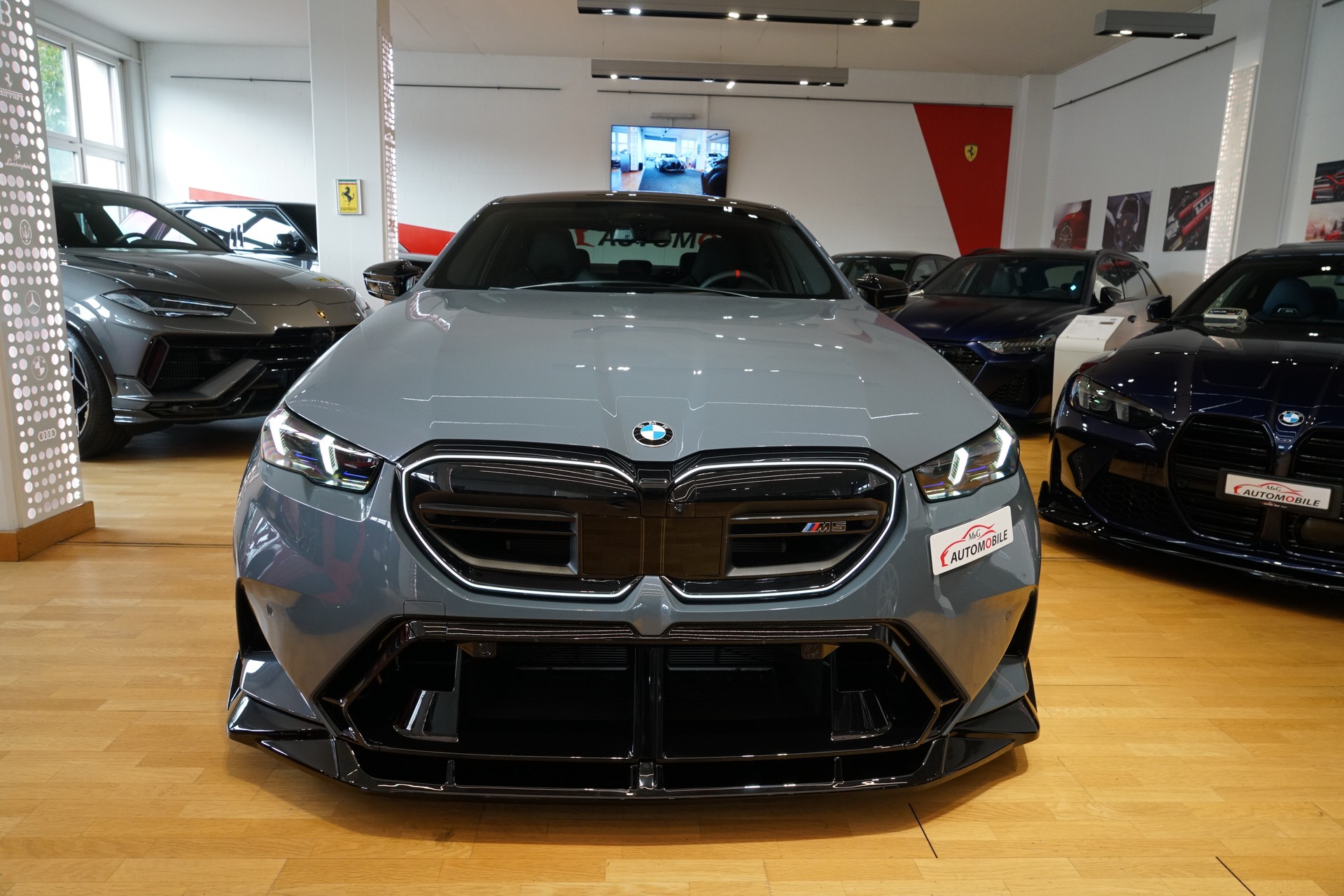 BMW M5 xDrive Touring Individual Storm Bay-image-1