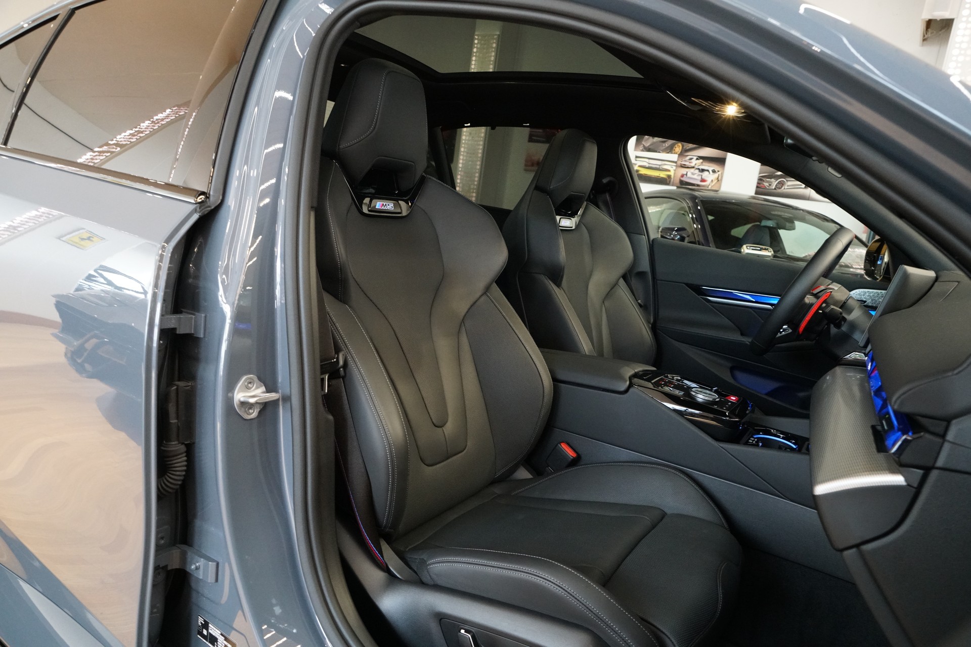 BMW M5 xDrive Touring Individual Storm Bay-image-27