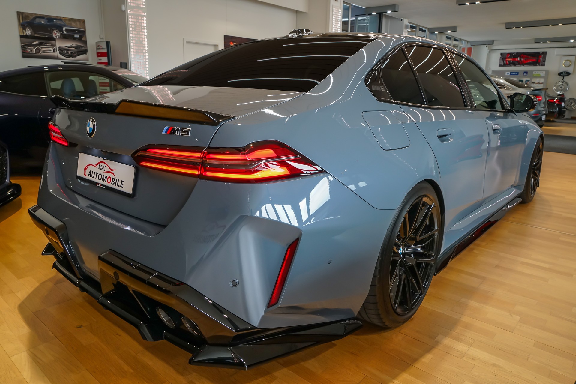 BMW M5 xDrive Individual Storm Bay-image-8