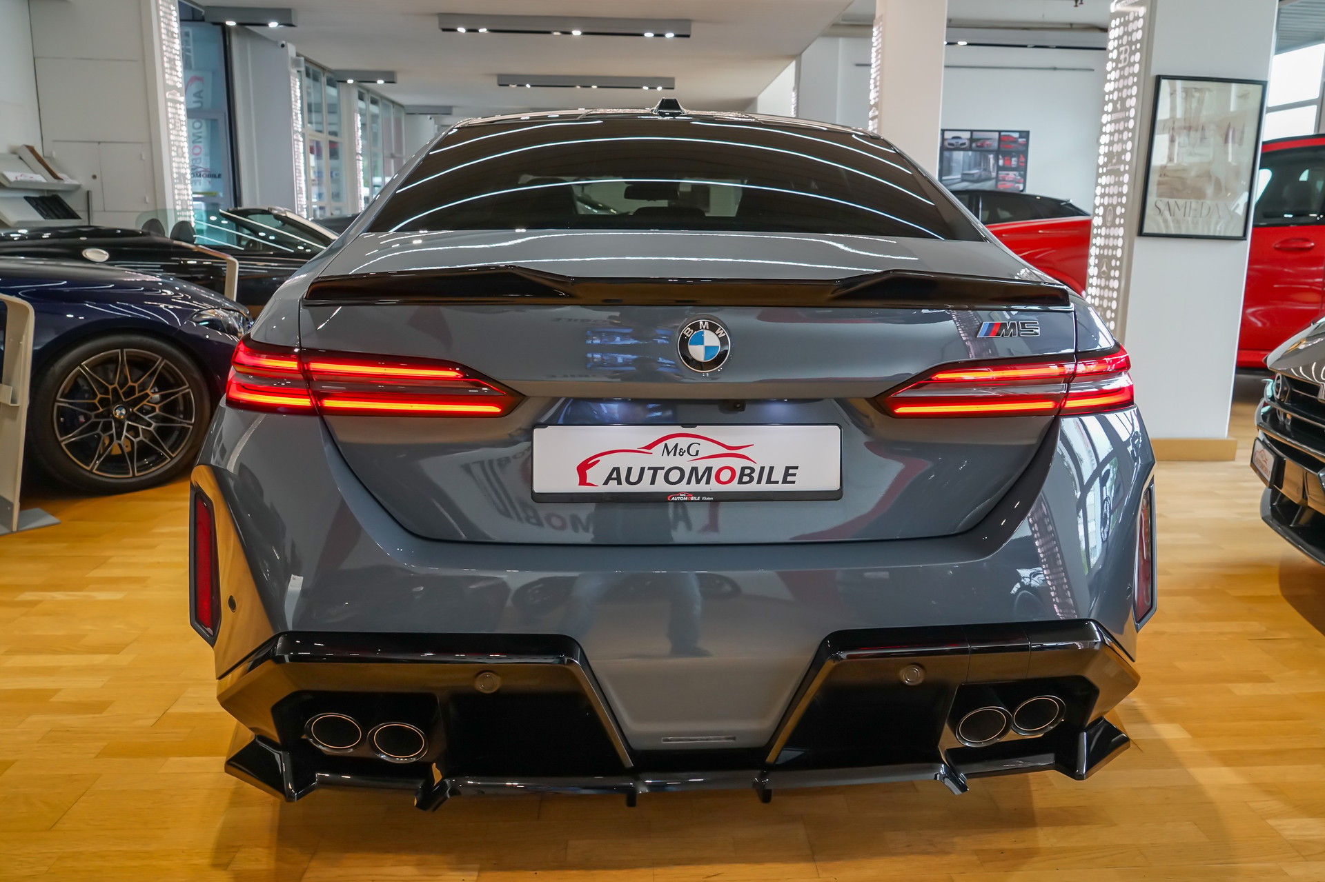 BMW M5 xDrive Individual Storm Bay-image-7
