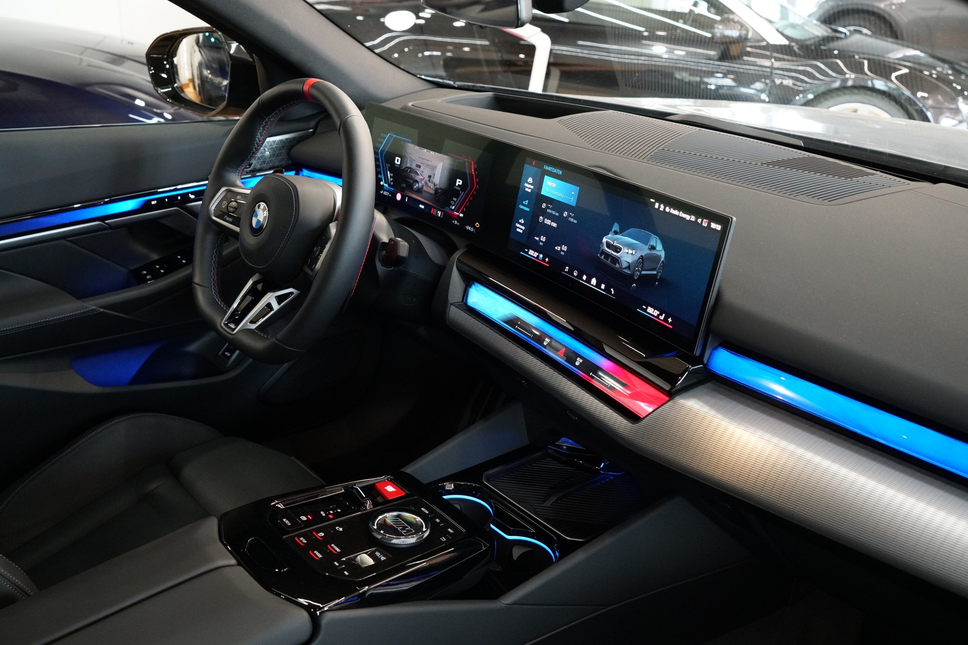 BMW M5 xDrive Touring Individual Storm Bay-image-28