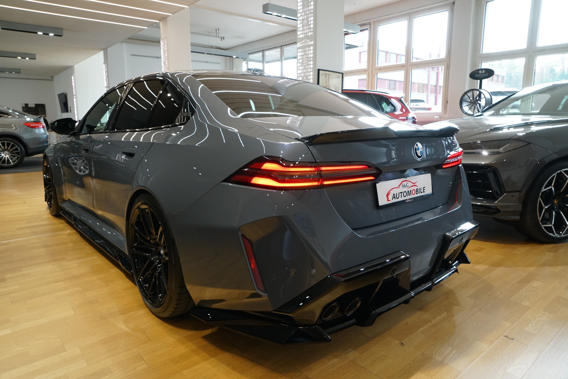 BMW M5 xDrive Touring Individual Storm Bay-image-6