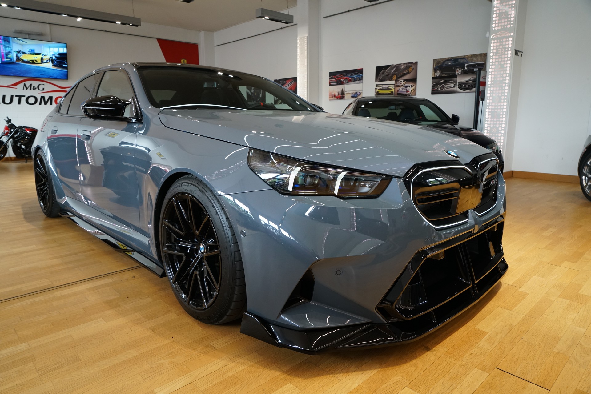 BMW M5 xDrive Touring Individual Storm Bay-image-2