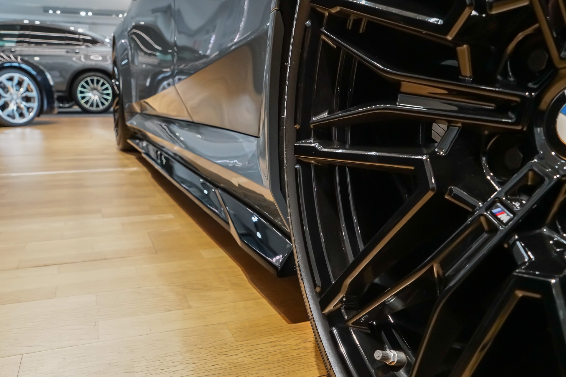BMW M5 xDrive Individual Storm Bay-image-5