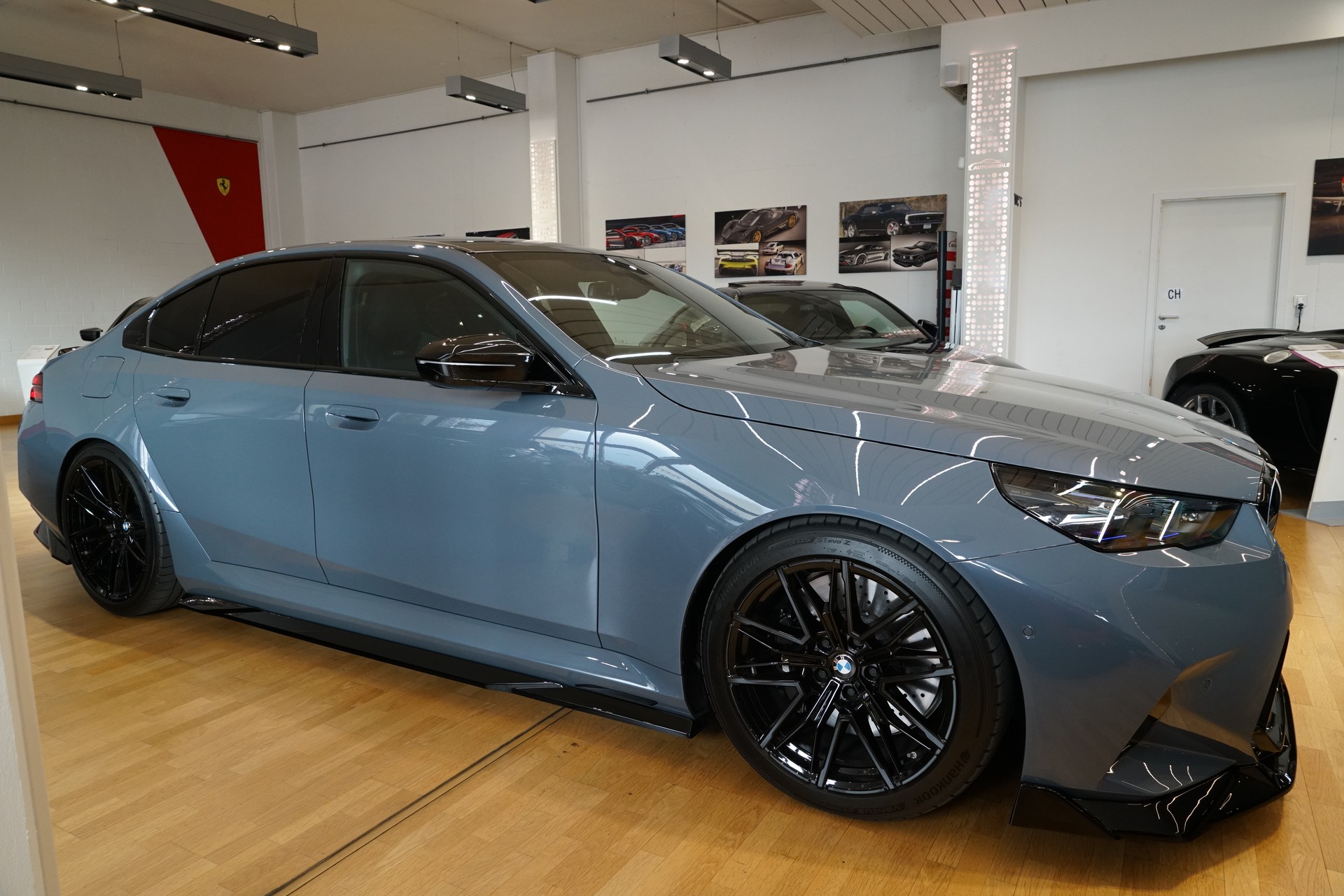 BMW M5 xDrive Touring Individual Storm Bay-image-13