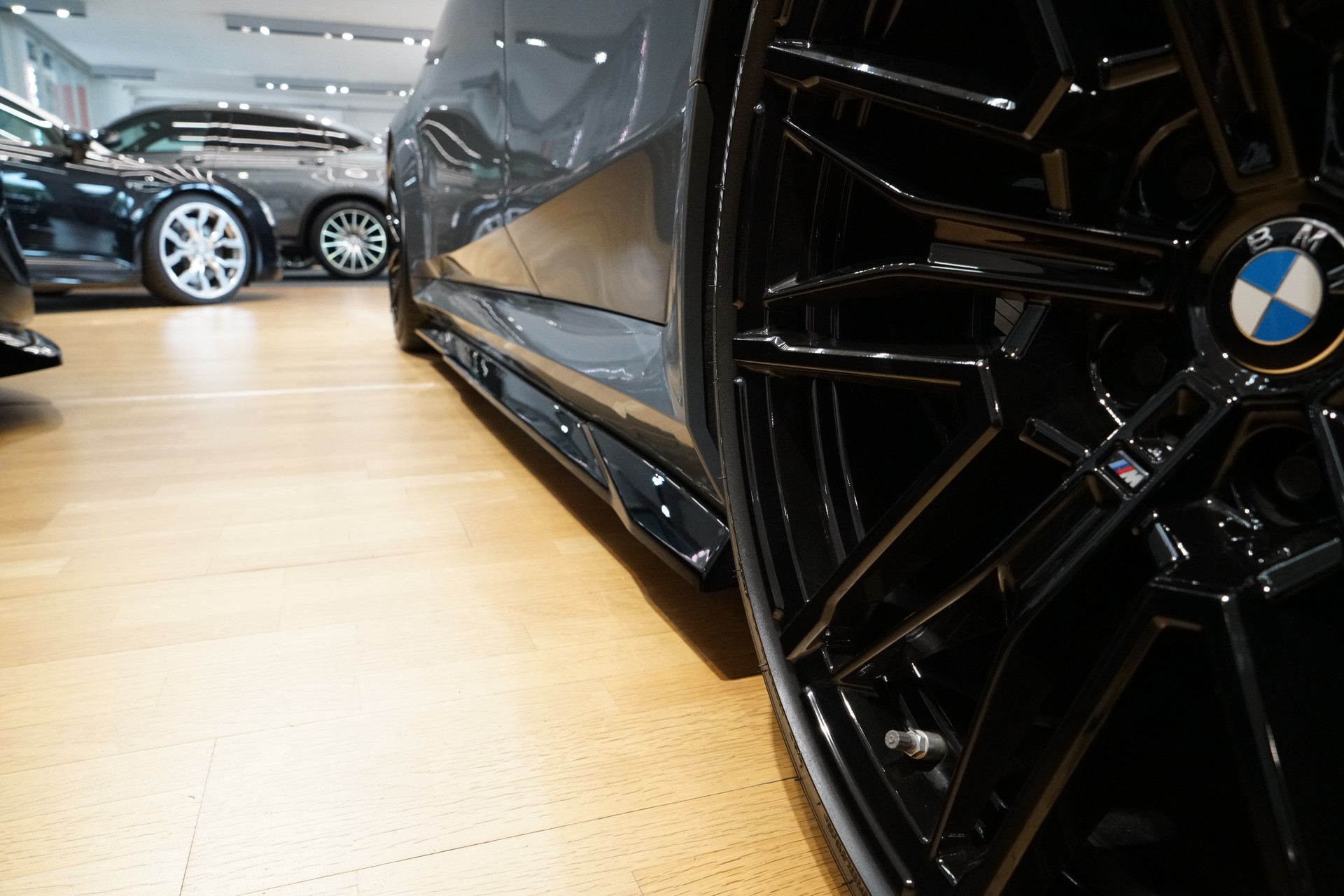BMW M5 xDrive Touring Individual Storm Bay-image-5