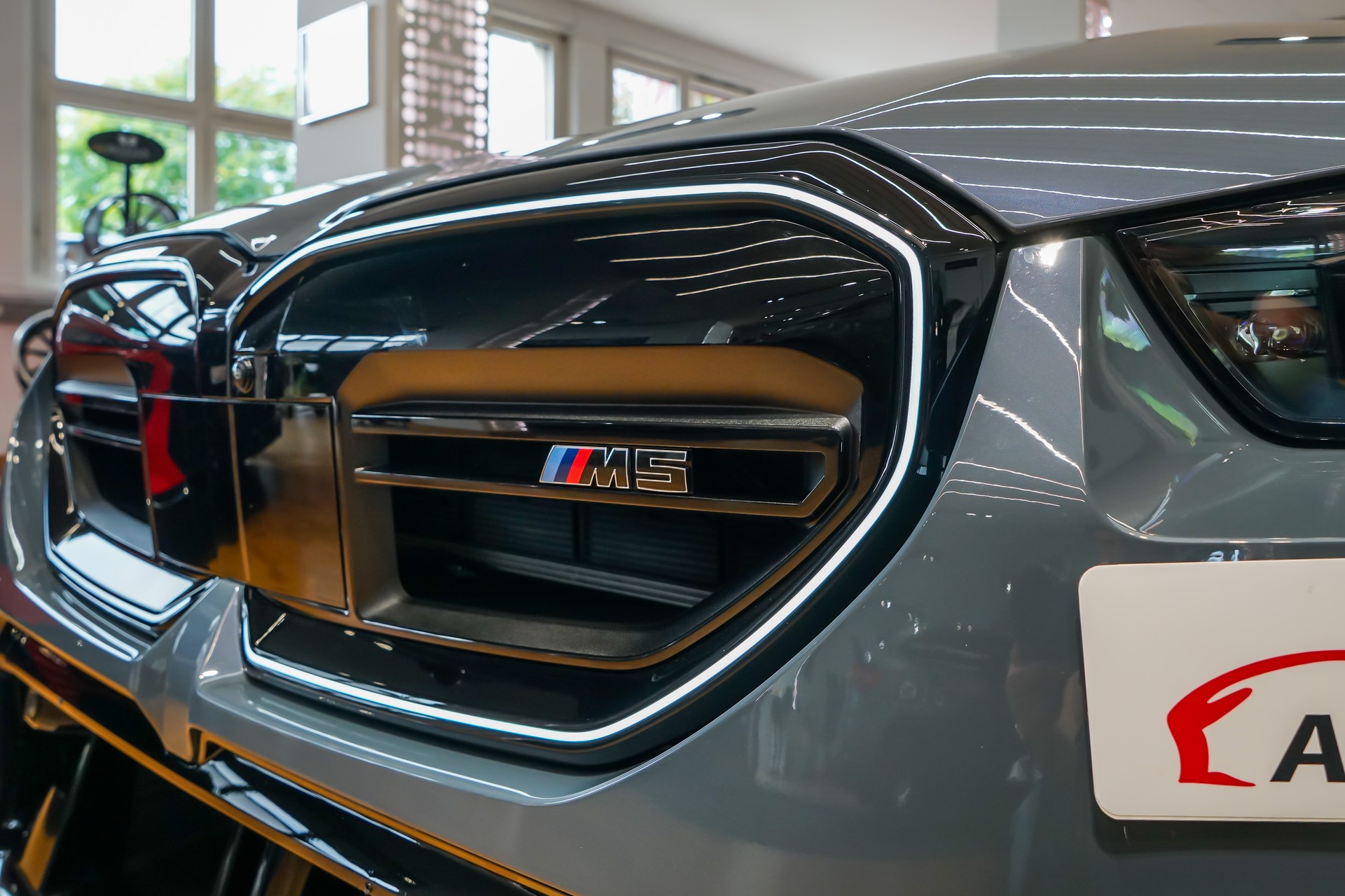 BMW M5 xDrive Individual Storm Bay-image-4