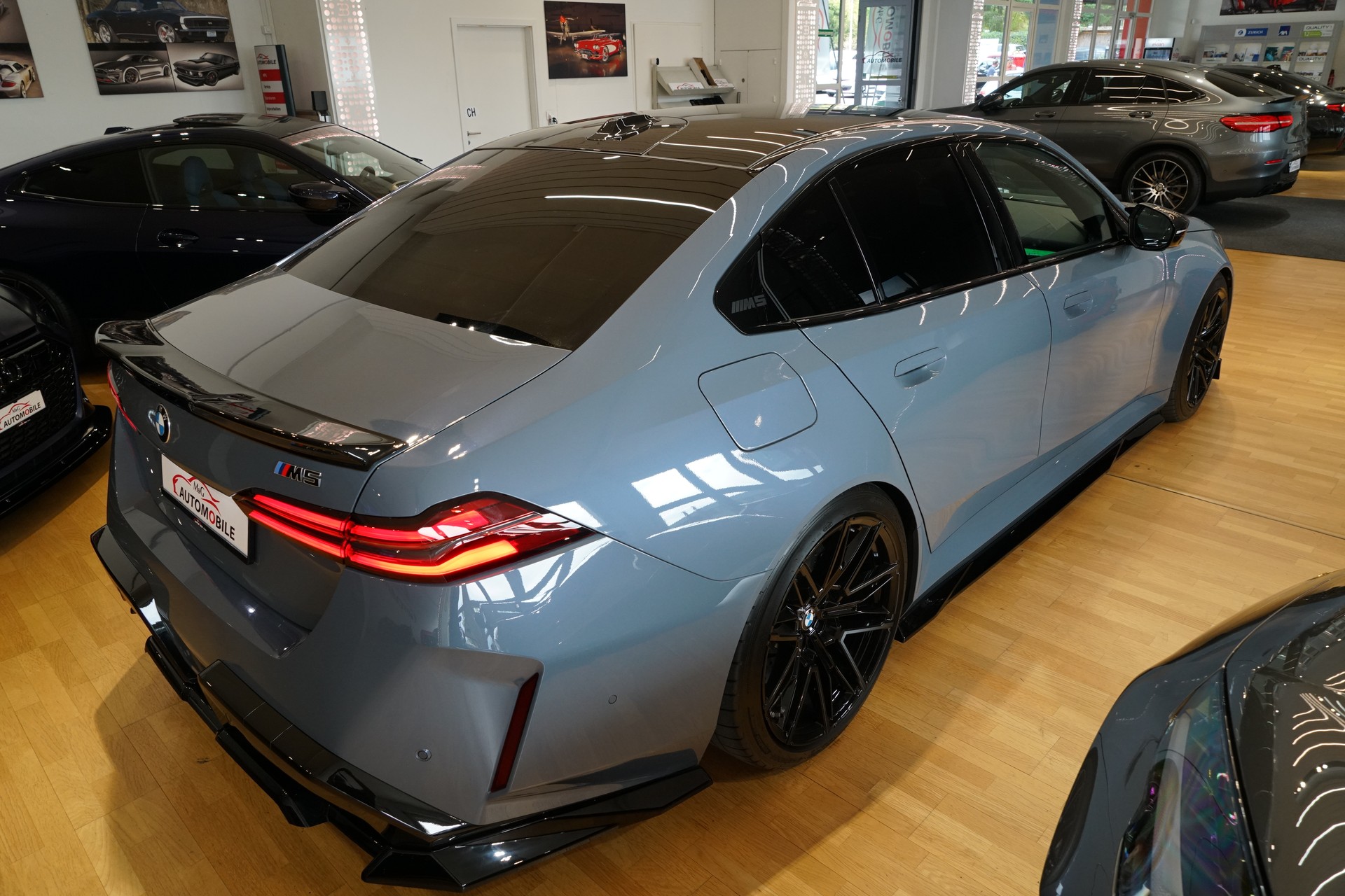 BMW M5 xDrive Touring Individual Storm Bay-image-11
