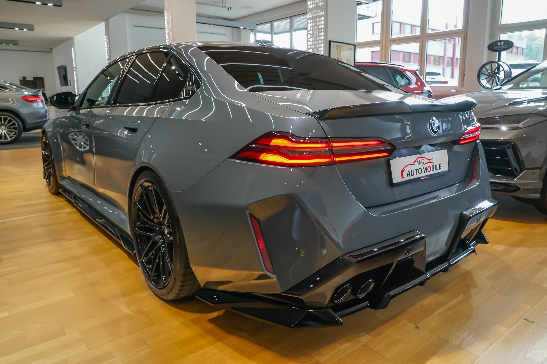 BMW M5 xDrive Individual Storm Bay-image-6