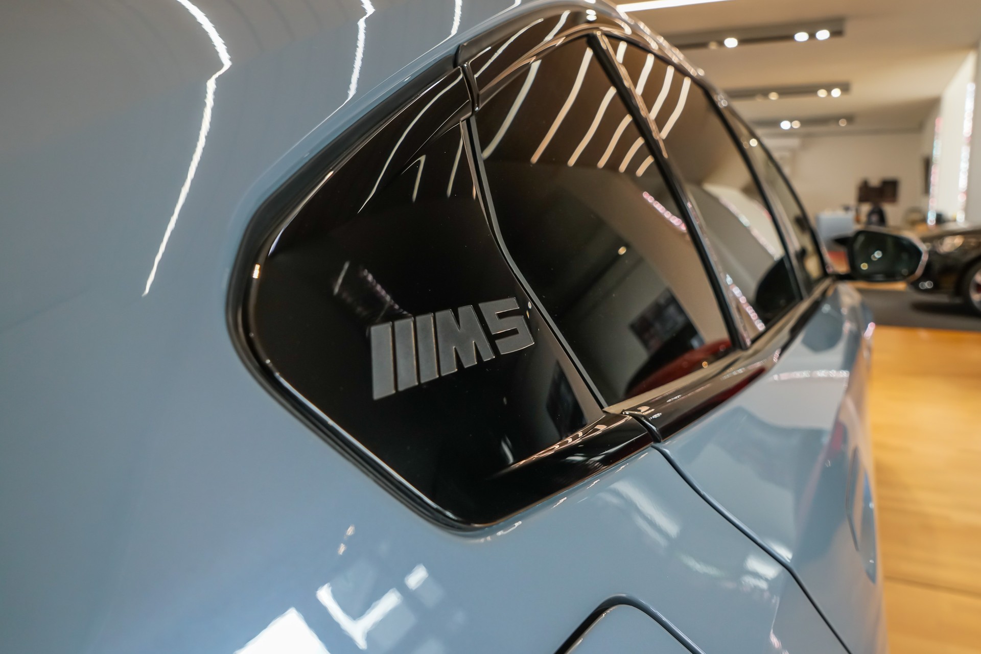 BMW M5 xDrive Individual Storm Bay-image-12