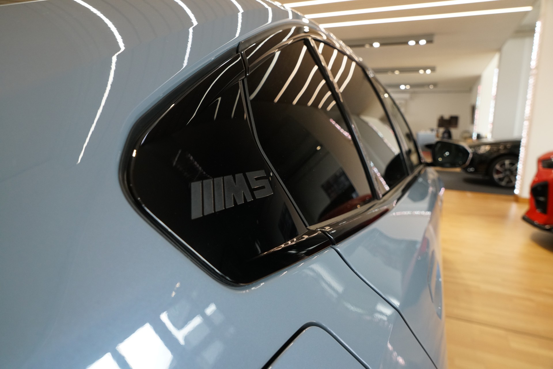 BMW M5 xDrive Touring Individual Storm Bay-image-12