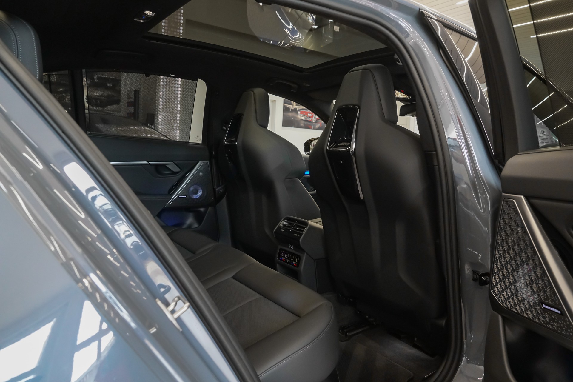 BMW M5 xDrive Individual Storm Bay-image-23