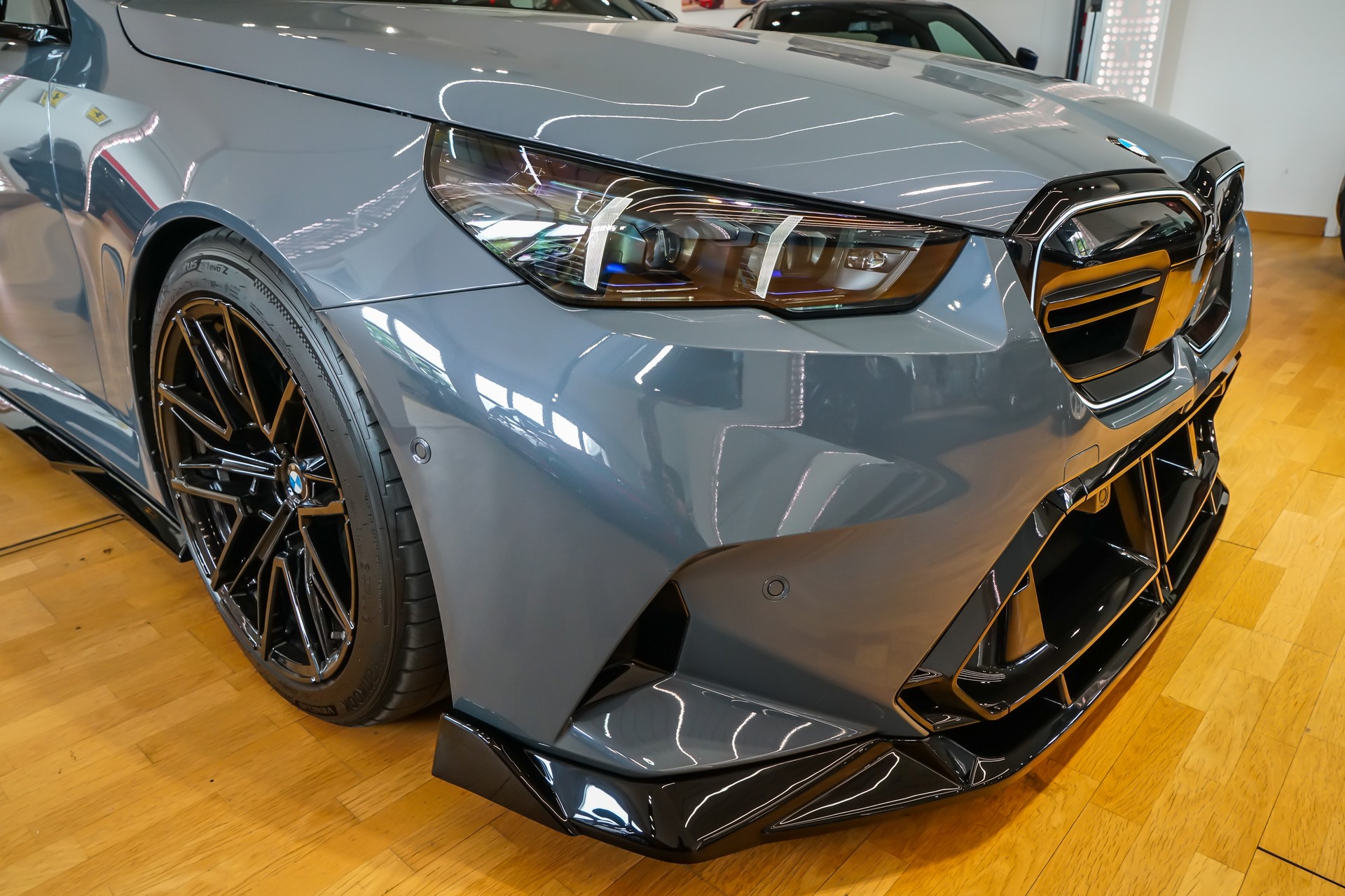 BMW M5 xDrive Individual Storm Bay-image-3