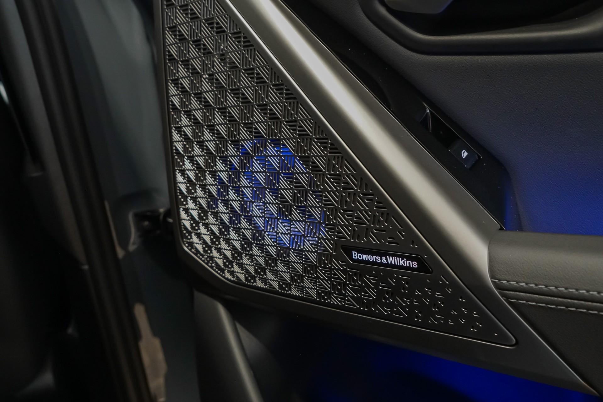 BMW M5 xDrive Individual Storm Bay-image-25