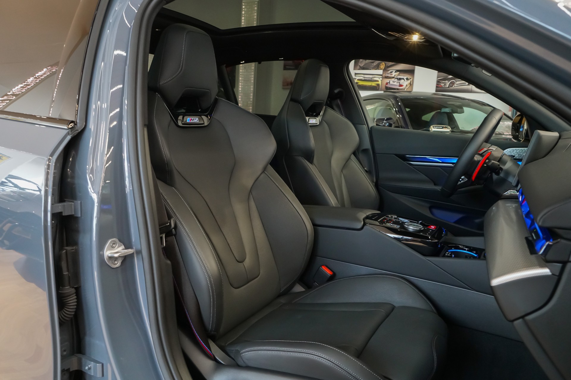 BMW M5 xDrive Individual Storm Bay-image-27