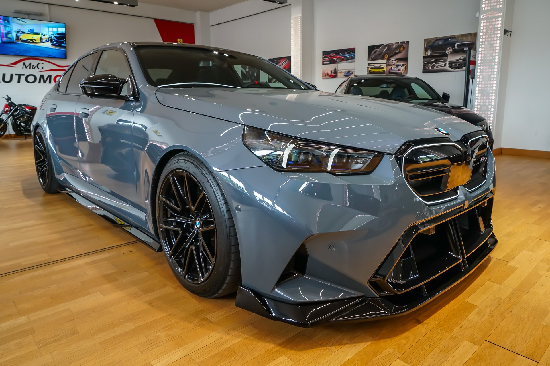 BMW M5 xDrive Individual Storm Bay-image-2