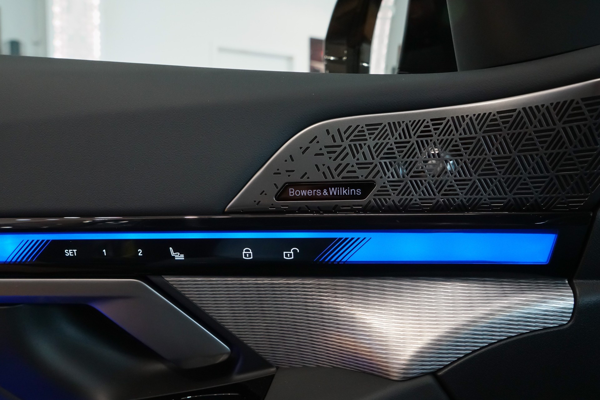 BMW M5 xDrive Individual Storm Bay-image-22