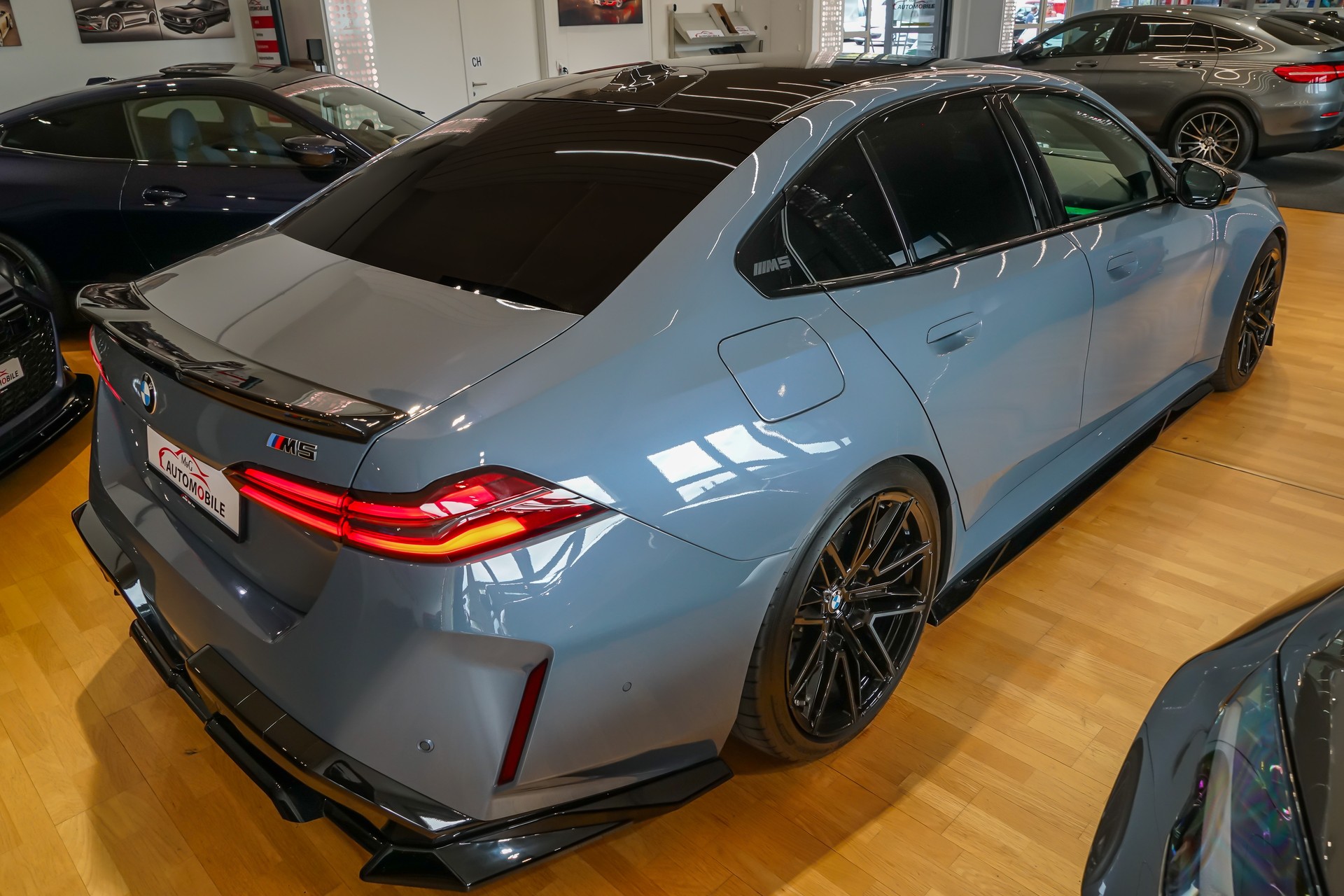 BMW M5 xDrive Individual Storm Bay-image-11