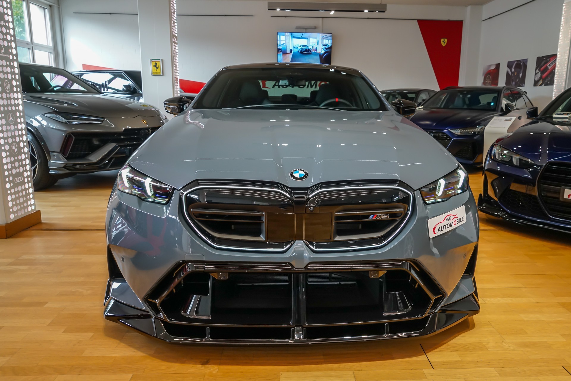 BMW M5 xDrive Individual Storm Bay-image-1