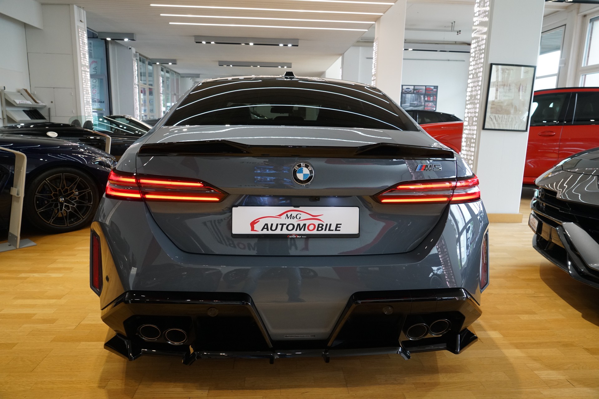 BMW M5 xDrive Touring Individual Storm Bay-image-7